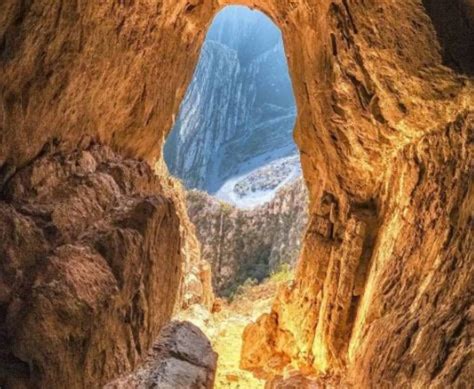  La Virgen de la Cueva: Una Historia de Esperanza y Sacrificio en los Montes Españoles!